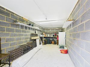 Garage - click for photo gallery